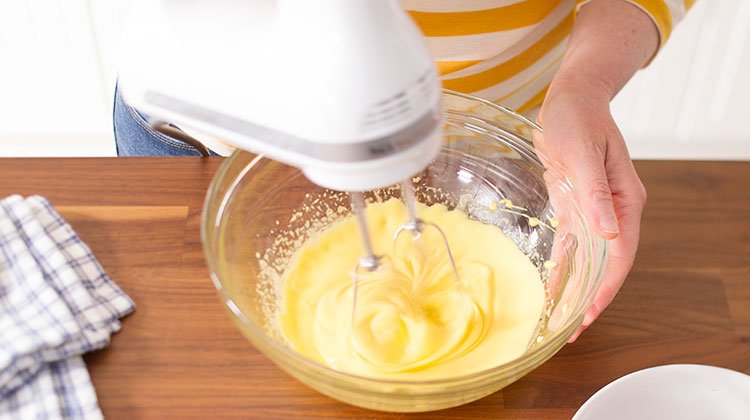 Hướng Dẫn Làm Bánh Bông Lan Mới Nhất 2020