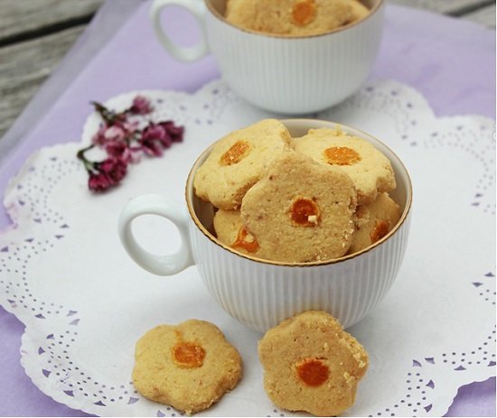 Cùng bé vào bếp làm bánh quy hoa mai vừa đẹp vừa ngon