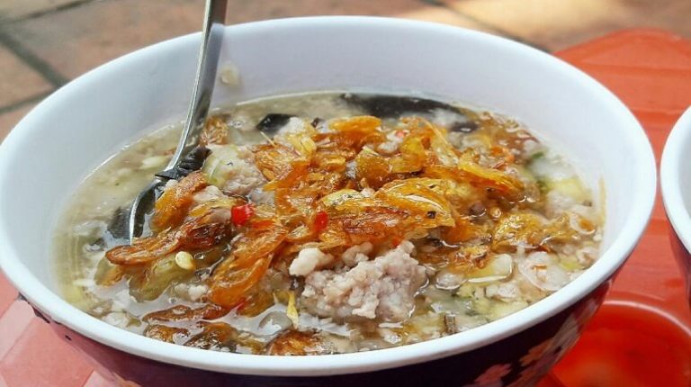 Công thức gia truyền bánh đúc nóng Hà Nội 40 năm tuổi