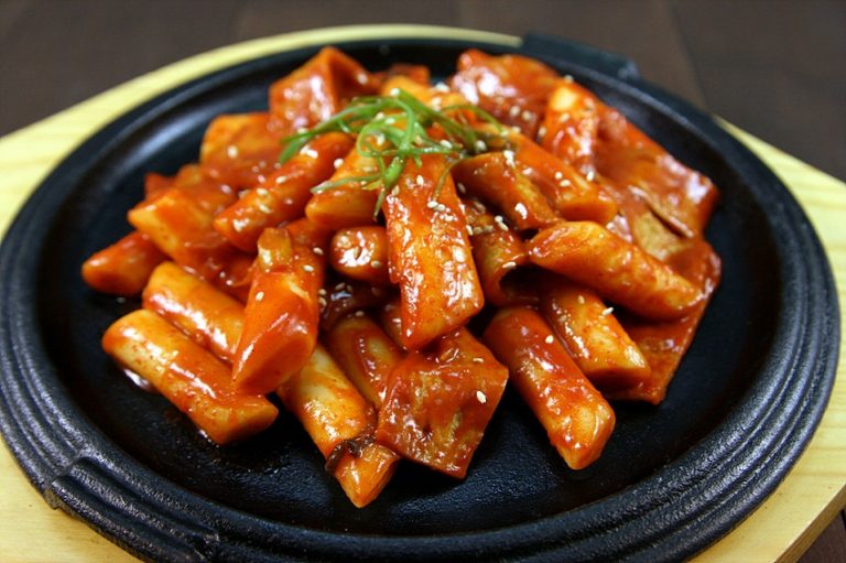 Hướng dẫn cách làm bánh gạo chuẩn vị Hàn Quốc
