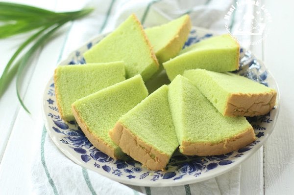 Công thức làm bông lan lá dứa 6 bước cho người lười vào bếp