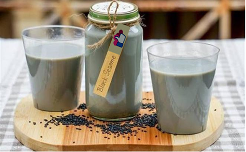 Cách làm sữa đậu xanh mè đen đẹp da bổ máu