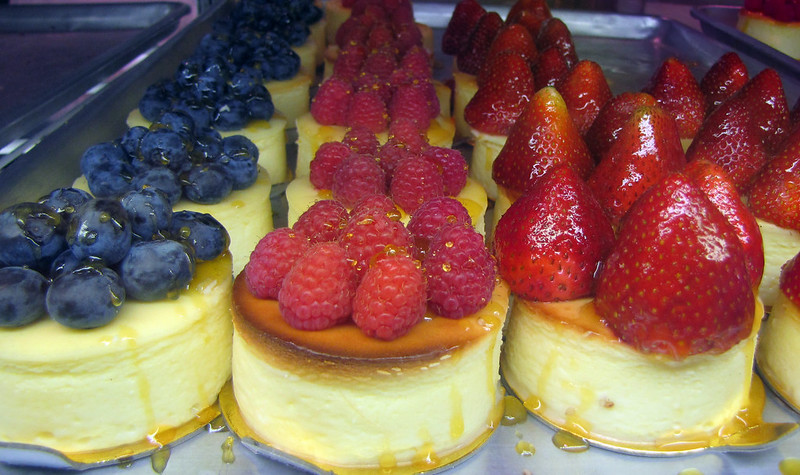 Bí quyết làm bánh flan sữa tươi hoa quả thơm ngon, béo ngậy