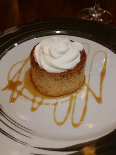 Dùng lò vi sóng làm bánh flan kem thật đơn giản