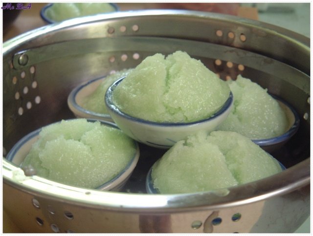 Hấp dẫn món bánh bò hấp lá dứa ngon tuyệt ngày cuối tuần