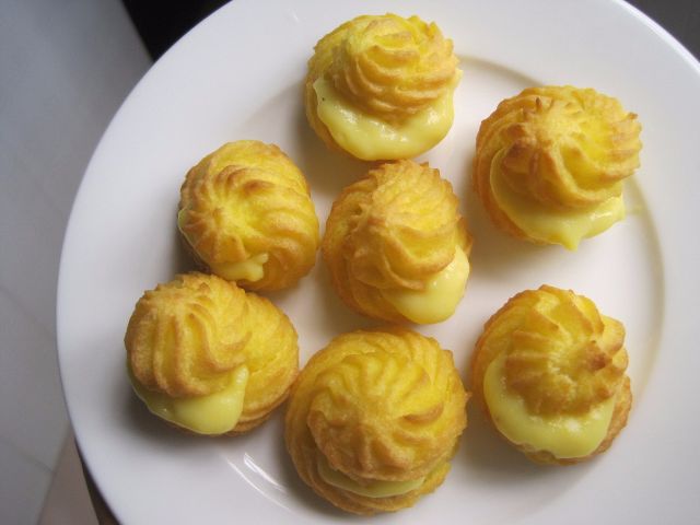 Lạ miệng bánh su kem nhân phô mai ngon tuyệt
