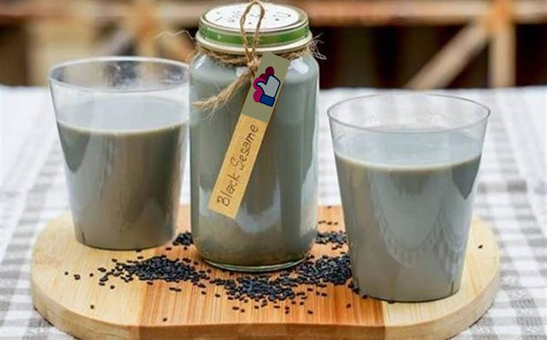 Cách làm sữa đậu xanh mè đen đẹp da bổ máu