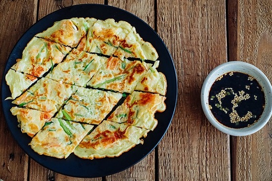 Không cần sang Hàn Quốc cũng thưởng thức được bánh xèo hải sản chuẩn vị