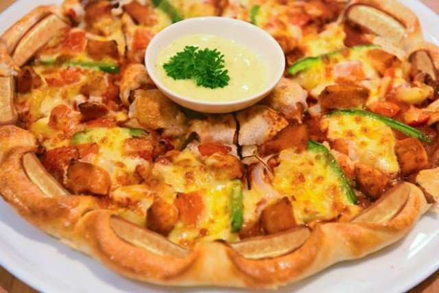 Công thức làm bánh pizza viền phô mai ngậy thơm