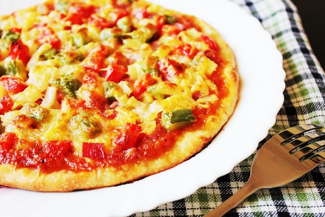 Học cách làm bánh pizza thịt xông khói ngon tuyệt cho ngày cuối năm
