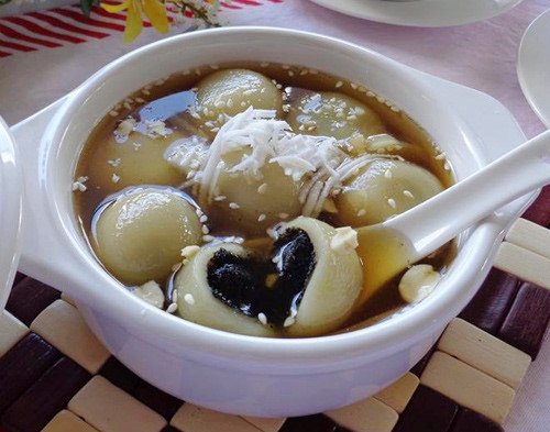 Hướng dẫn cô nàng vụng về làm bánh trôi đậu đỏ cho ngày Thất tịch