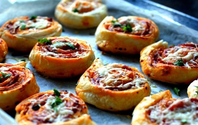 Bất ngờ với món bánh pizza cuộn độc đáo đầy hấp dẫn