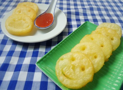 Chia sẻ công thức bánh khoai tây hình mặt cười ngộ nghĩnh cho bé nhà bạn