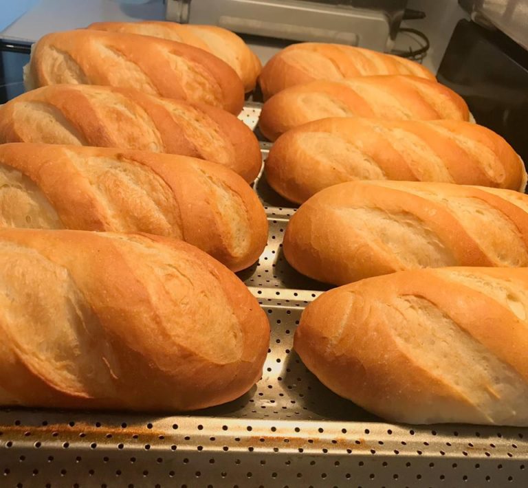 Công thức làm bánh mì giòn bên ngoài mềm bên trong bất bại