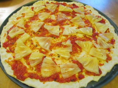 Mách bạn cách làm bánh pizza dăm bông dứa cực ngon