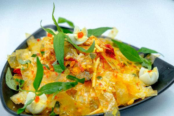 Trải nghiệm tự làm bánh tráng trộn thành công ngay lần đầu