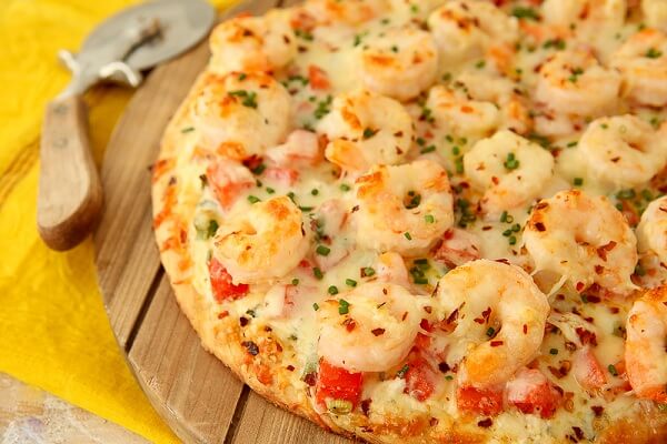 Chia sẻ công thức làm pizza tôm ngon như tại Pizza Company
